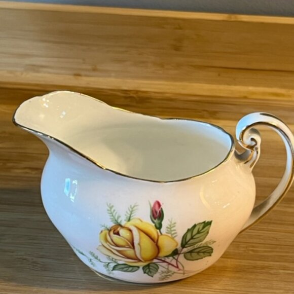 Paragon dainty creamer yellow cabbage rose Made in England Fine bone china vtg - Picture 2 of 4